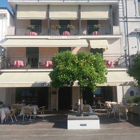 Hotel Diana Gardone Riviera Bagian luar foto