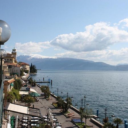Hotel Diana Gardone Riviera Bagian luar foto