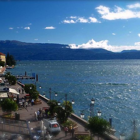 Hotel Diana Gardone Riviera Bagian luar foto