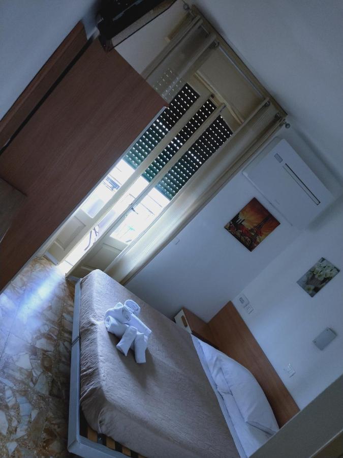 Hotel Diana Gardone Riviera Bagian luar foto