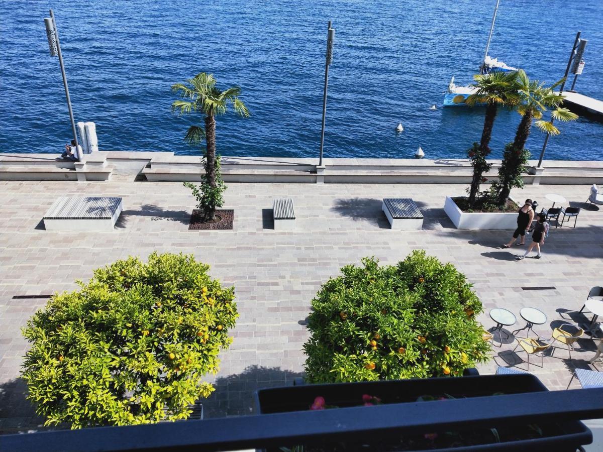 Hotel Diana Gardone Riviera Bagian luar foto