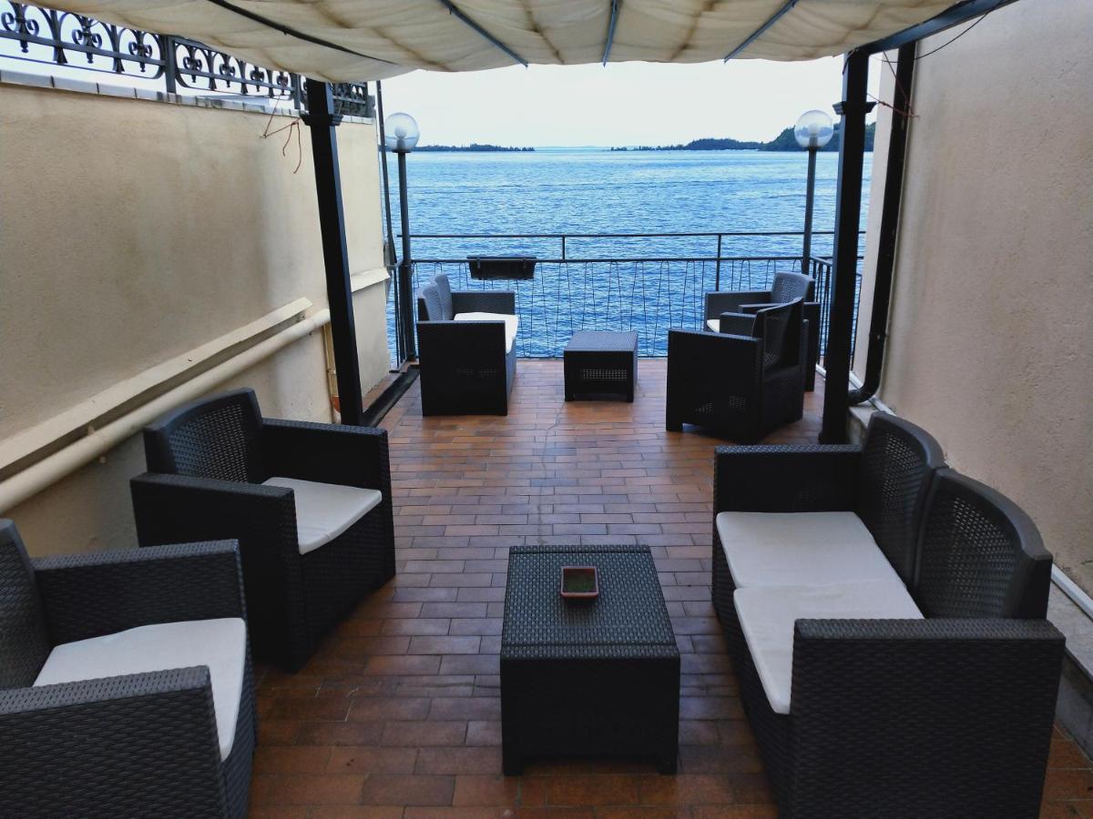 Hotel Diana Gardone Riviera Bagian luar foto