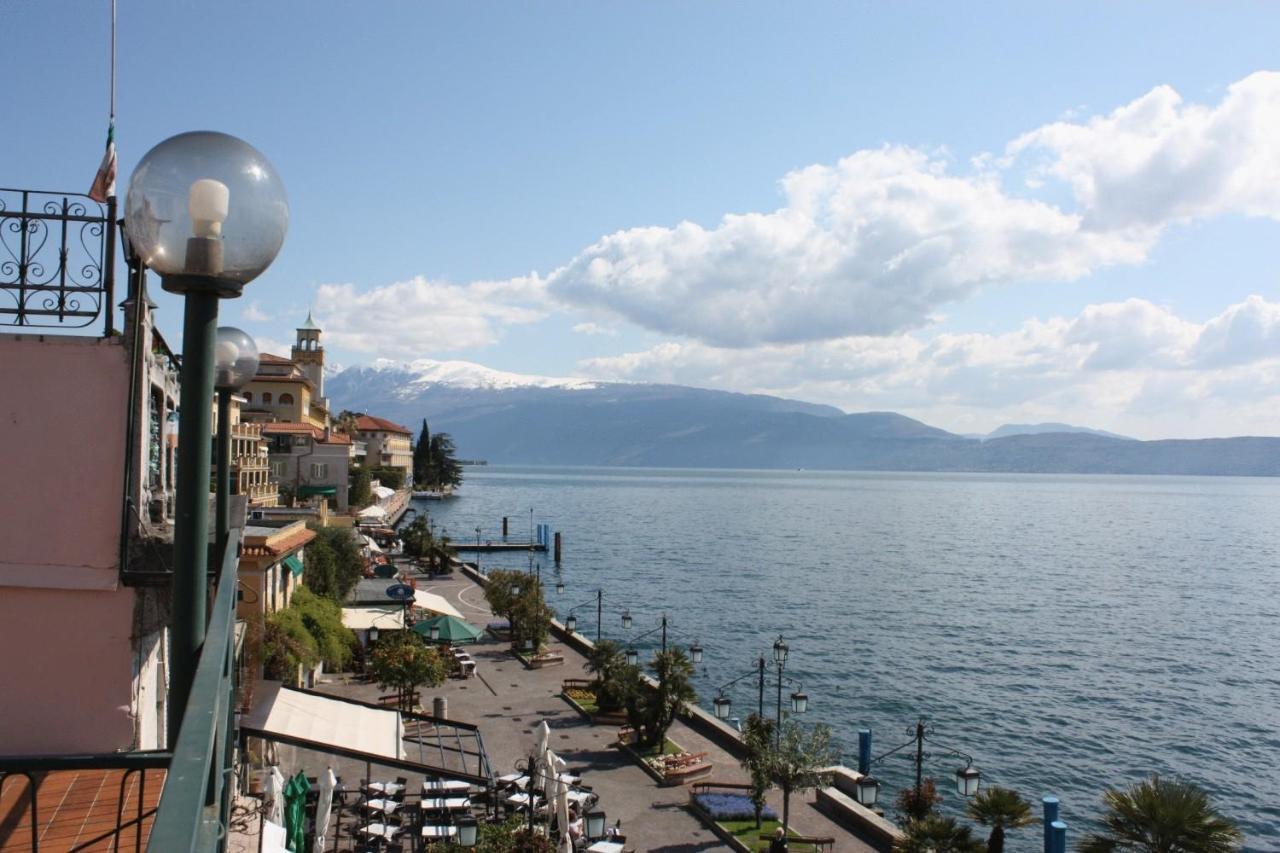 Hotel Diana Gardone Riviera Bagian luar foto