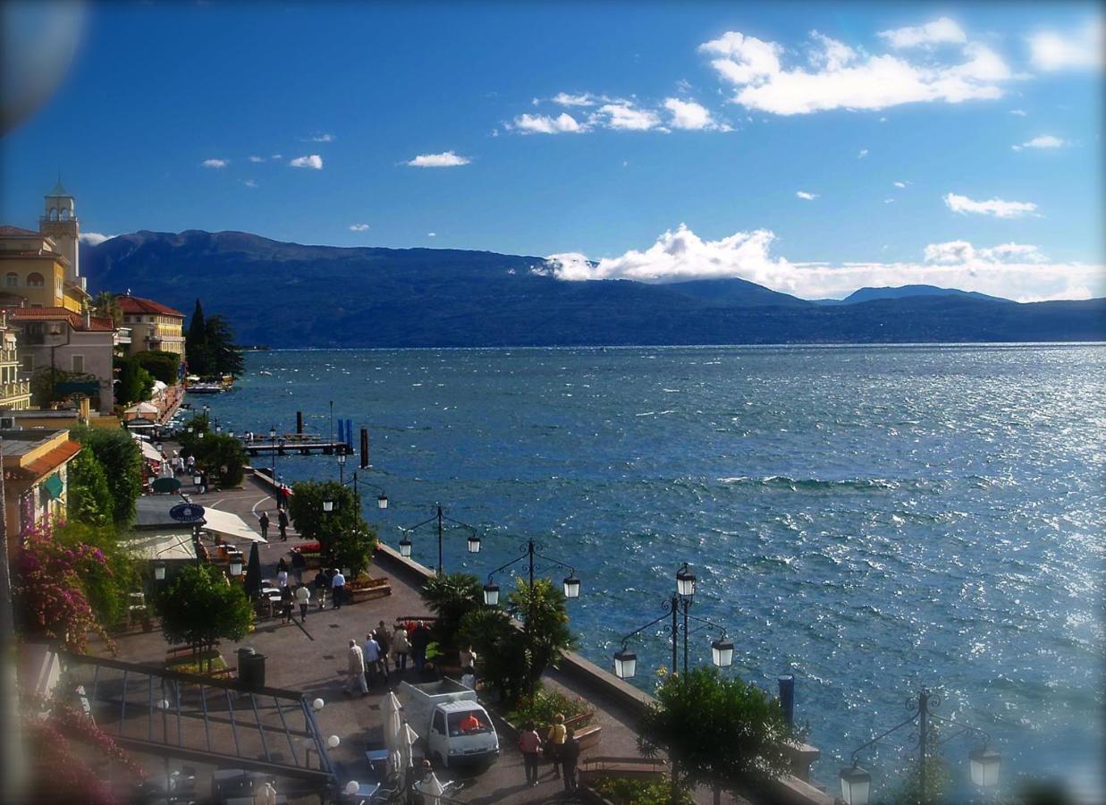 Hotel Diana Gardone Riviera Bagian luar foto