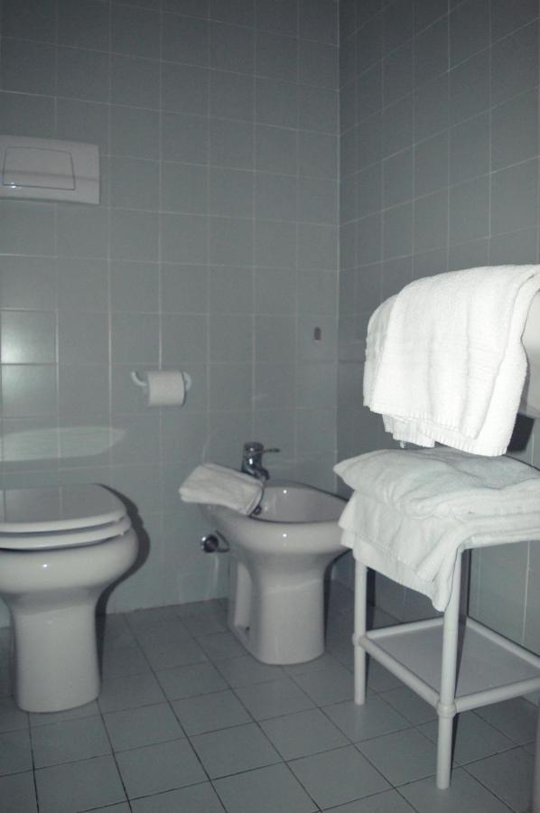 Hotel Diana Gardone Riviera Bagian luar foto