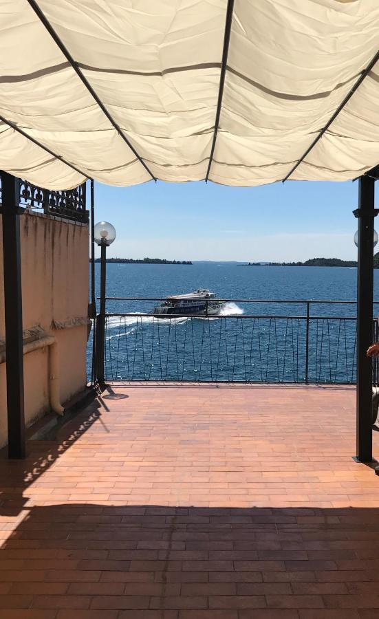 Hotel Diana Gardone Riviera Bagian luar foto