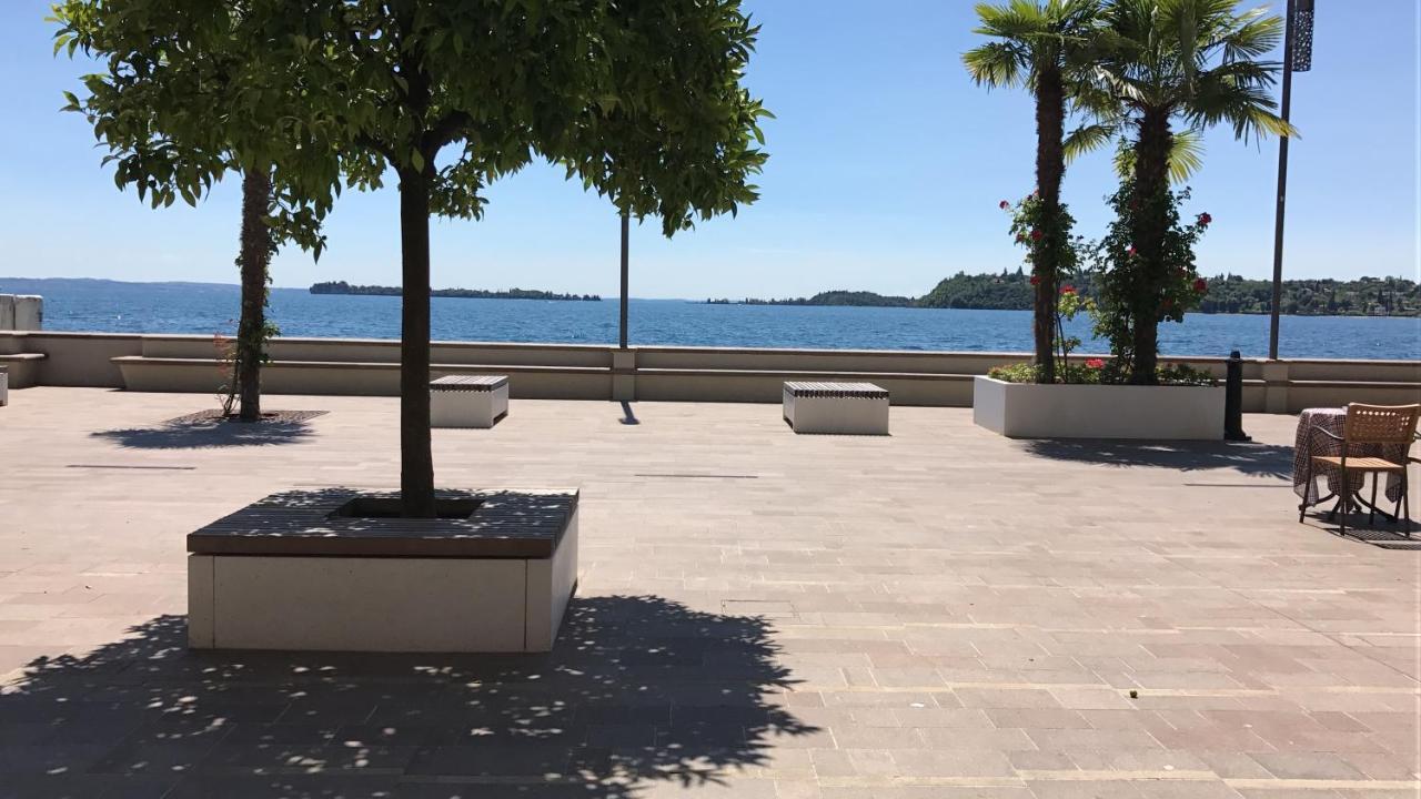 Hotel Diana Gardone Riviera Bagian luar foto
