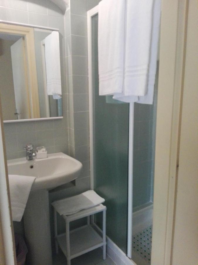 Hotel Diana Gardone Riviera Bagian luar foto