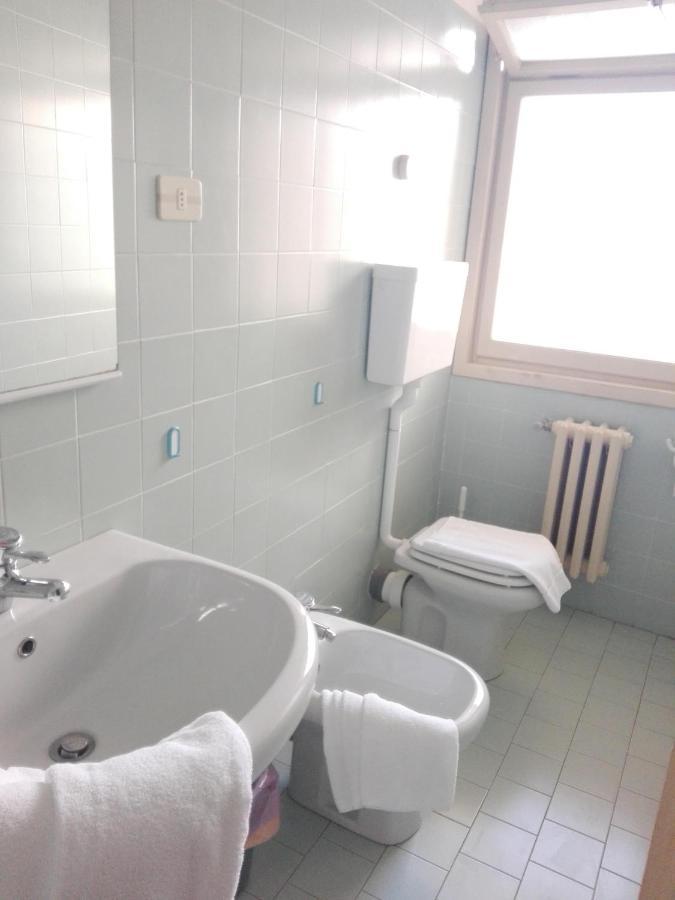 Hotel Diana Gardone Riviera Bagian luar foto