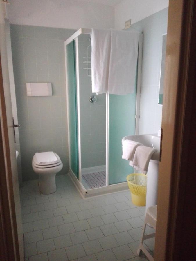 Hotel Diana Gardone Riviera Bagian luar foto