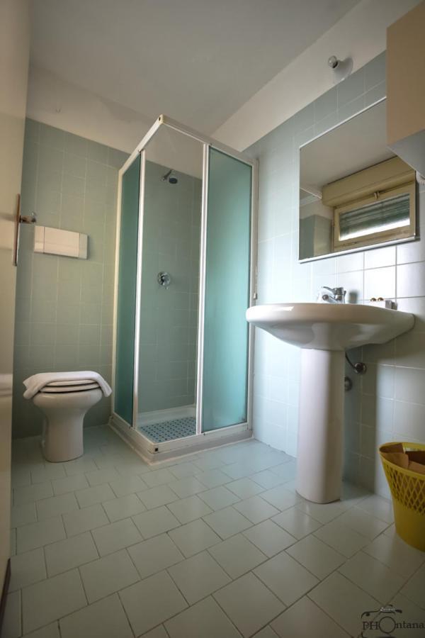 Hotel Diana Gardone Riviera Bagian luar foto