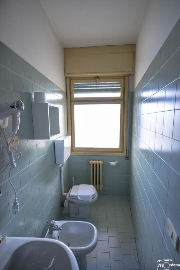Hotel Diana Gardone Riviera Bagian luar foto