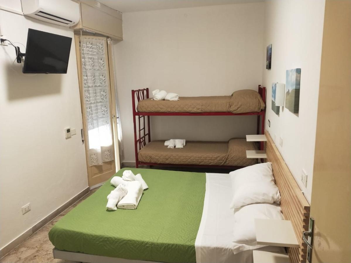 Hotel Diana Gardone Riviera Bagian luar foto